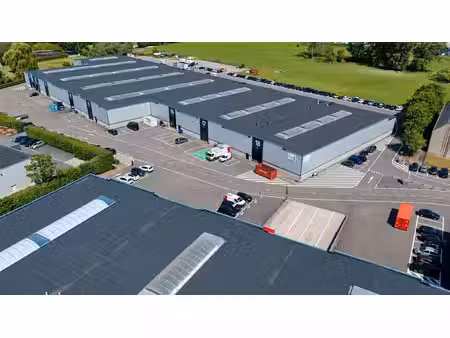 entrepôt avec mezzanine à louer près de l'a12 et de l'e19 d