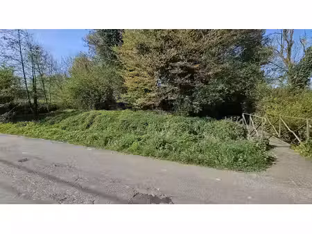 terrain de 4 ares proposant +/- 31 mètres de façade