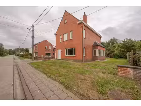 ruim perceel te hertsberge met een te renoveren woning