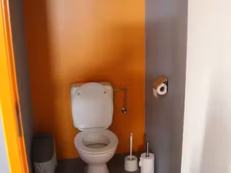 bureaux à louer avec vestiaires à leeuw-saint-pierre