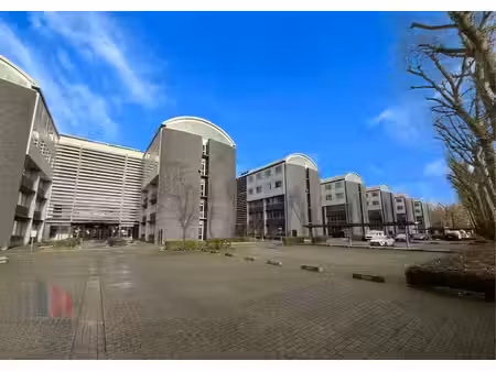 384 m² de bureaux prêts à l'emploi à proximité du r4