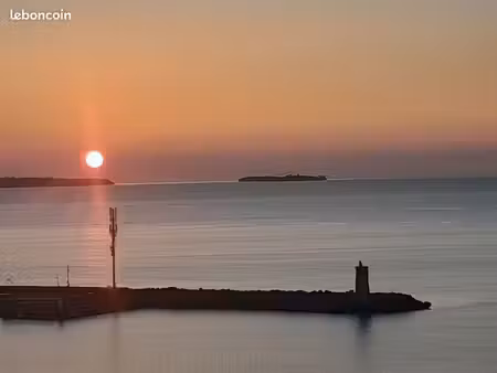 dispo samedi 10 octobre beau studio meublé bord de mer baie de cannes