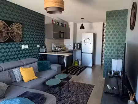 t2 meublé 42 74 m² – terrasse – climatisation – 2 parkings – bail 1 an