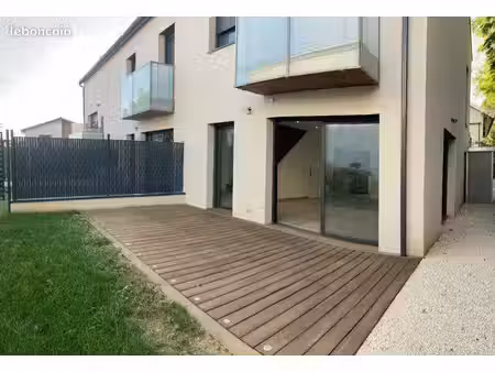 maison t4 de standing avec grande terrasse et jardins – résidence récente