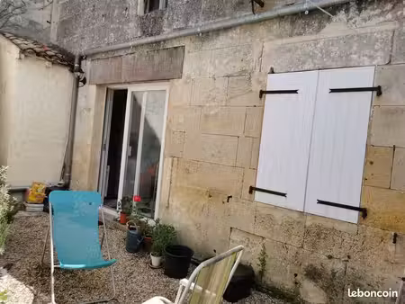 appartement centre de jonzac en rez de chaussée avec cour