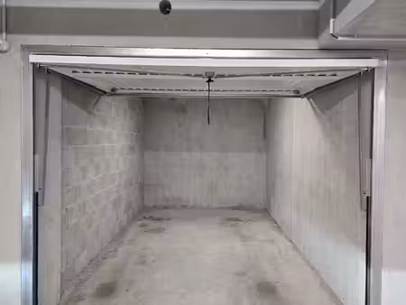 garage clos secrurise a louer