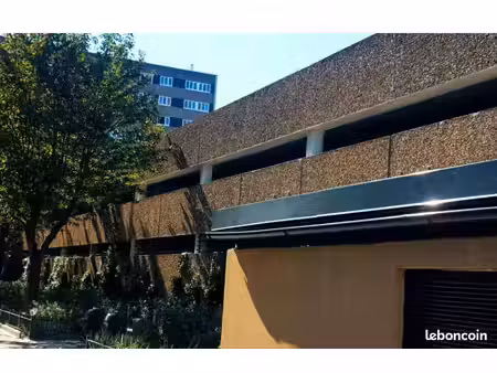parking à deux stations de paris nord
