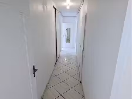 appartement t5 – 95 m² – 4 chambres parking privatif – cave – balaruc-les-bains