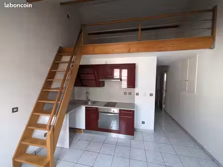f2 40m2 (30 + 10m2 mezzanine) disponible 1er janvier 2027 - centre-ville voulx