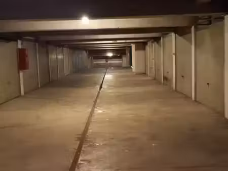 loue garage la londe les maures