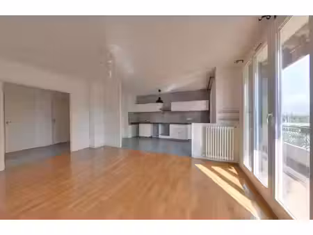 beau t3 idéalement situé à meylan