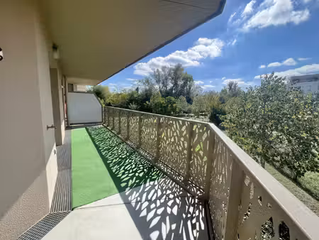 appartement de 4 pièces principales avec terrasse et 2 place