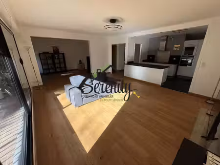 appartement type 3  2 chambres  balcons et parking.