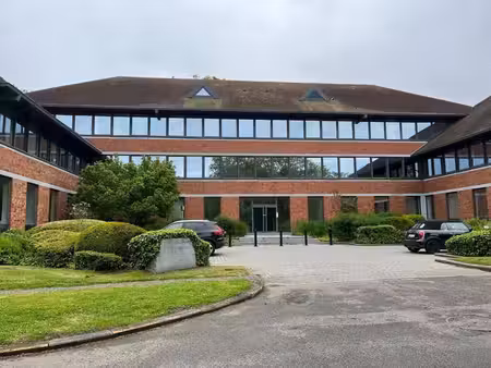 superb office space in a green environment