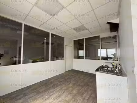 location local d’activités 236m²