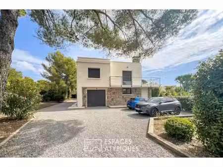 villa architecture contemporaine tournée vers le jardin balinais