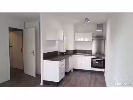 appartement t2 rdc + terrasse 17 m2 + garage + parking