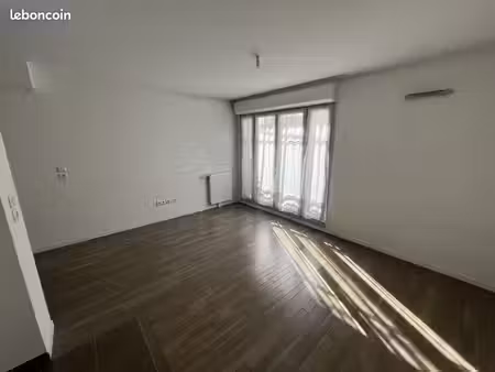 studio 1 pièce 27 m²