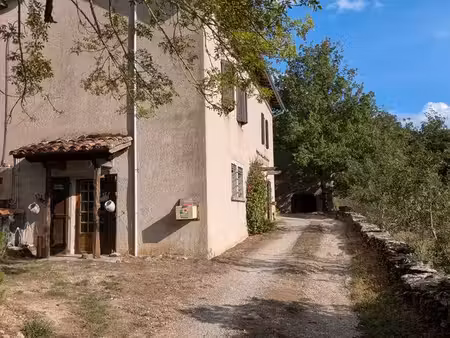 domaine de 2 maisons + dépendances