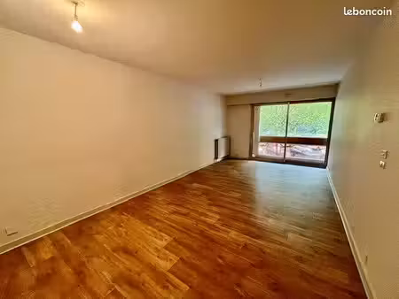 studio 1 pièce 27 m²