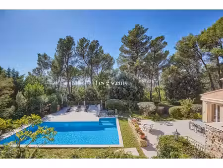 maison de luxe à vendre dans le quartier escaillon