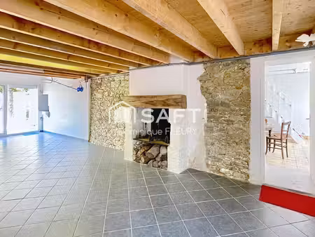 maison 5 pièces  3 chambres en centre bourg.