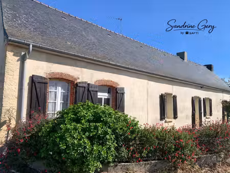 longère avec jardin  garage et grenier aménageable offrant un beau potentiel d’évolution.
