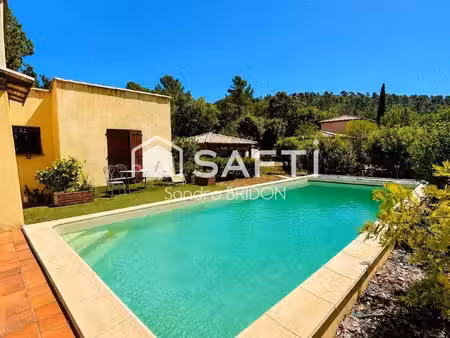 villa de plain pied avec joli jardin
