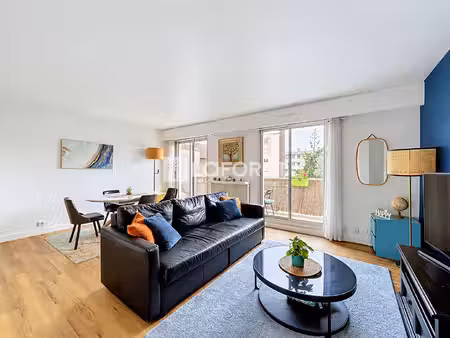 un appartement clé en main avec balcon  double stationnement et ascenseur !