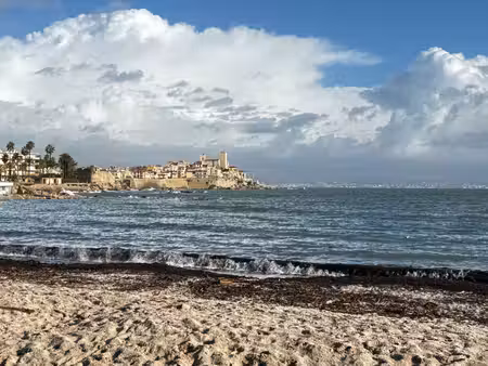 rarete garage en plein centre ville d antibes