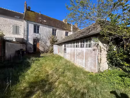amoureux de l'ancien et des beaux projets de rénovation  cette maison est faite pour vous 