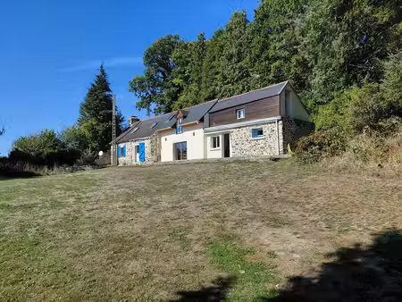 longère forestière isolée sur la commune du haut corlay