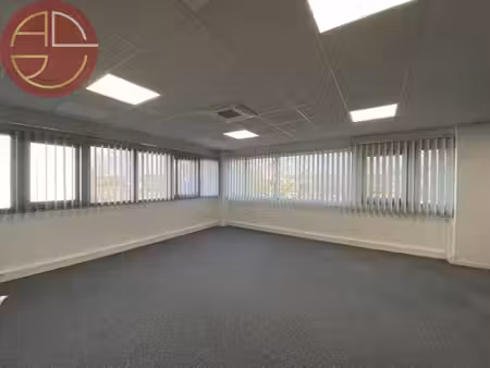 location bureaux castelnau-d’estretefonds 31620 100m²