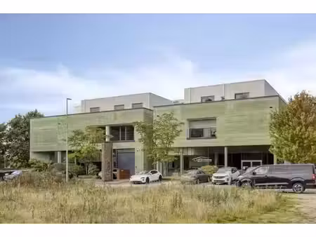 bureaux de 750 m²  dans un bâtiment récent  à vendre à mol