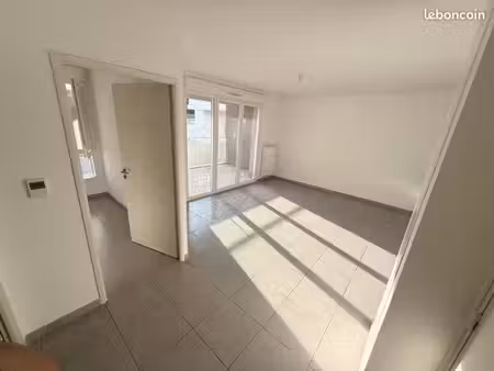 t2 45 m² avec loggia 8 m² – castelnau-le-lez
