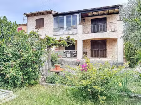 appartement t4 avec terrasse et stationnement