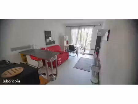 particulier loue studio meublé au 2éme étage dans une résidence sécurisée pour étudiant(e)