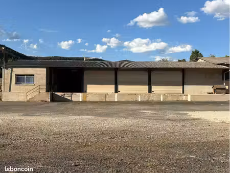 hangar local dépôt 400m2