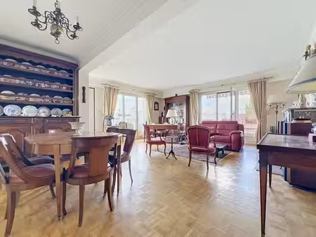 versailles rd   4p  3 chambres double sejour  cave  box  double balcon sud ouest  fort pot