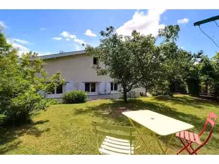 maison de ville au calme dans la verdure
