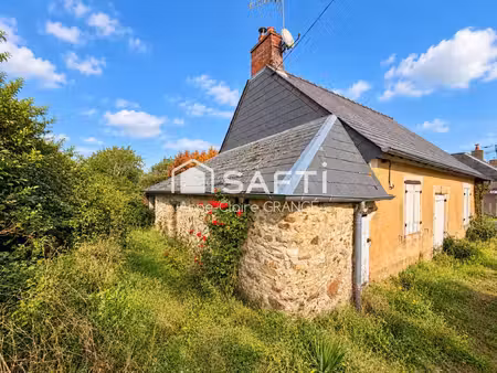 maison à rénover entièrement – environ 50 m² – terrain clos d’environ 1 100 m² – parennes