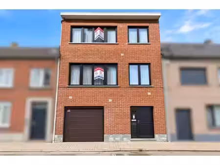 ruime bel-etage met 2 slaapkamers  kinderkamer  garage en groot terras