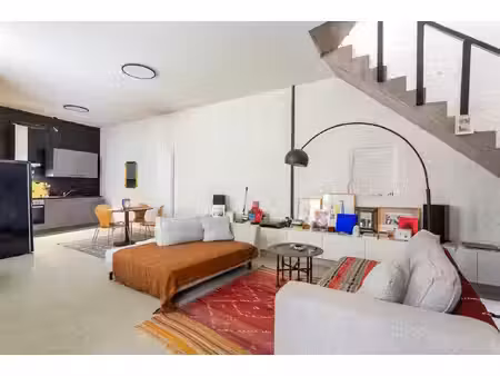 als atelier vergunde triplex met koer