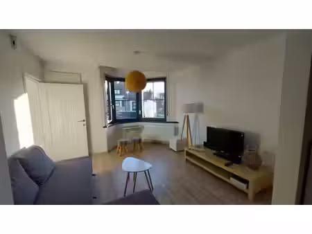 gelijkvloers appartement in kleine residentie.