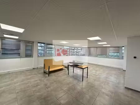 location bureaux nimes 30000 178m²