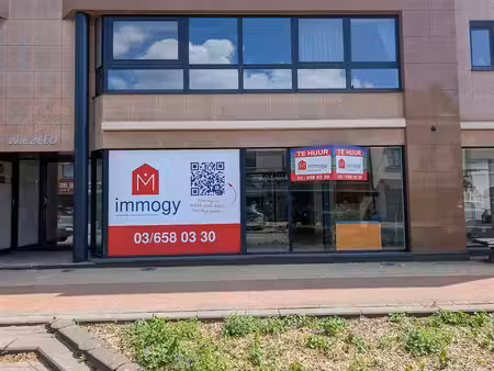praktijkruimte / kantoor op een bijzonder commerciële locatie in centrum 's-gravenwezel