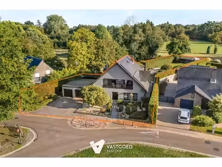 zeer ruime  gerenoveerde woning op top-ligging!
