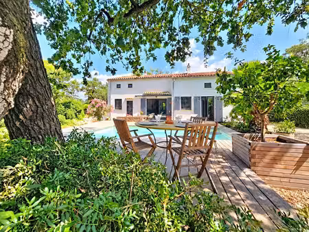 saint-raphaël -valescure - villa de 200 m² - piscine - garage 40 m²