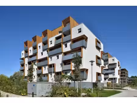 bègles - dans rés. bbc  t2 avec balcon  jolies prestations  parking
