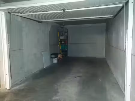 garage - proche allées provencales